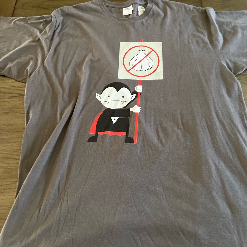 🧛🏻‍♂️ Vampire Garlic Funny Meme T-Shirt🧛🏻‍♂️